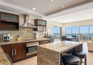 Beautiful Beach front Condo at Luna Blanca