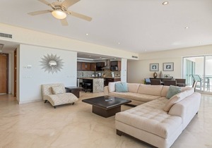 Beautiful Beach front Condo at Luna Blanca