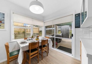 Calapso Cottage - Waikanae Beach Holiday Home