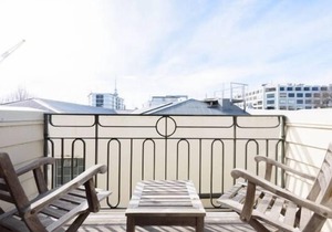 CBD Spacious 3 Storey Terrace House with Courtyard