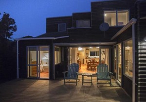 Chester Cottage Beachfront - direct ocean access