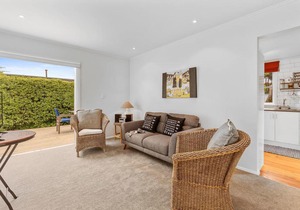 Dove Cottage - Waikanae Beach Holiday Home