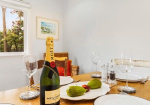 Dove Cottage - Waikanae Beach Holiday Home