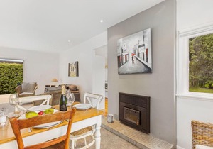 Dove Cottage - Waikanae Beach Holiday Home
