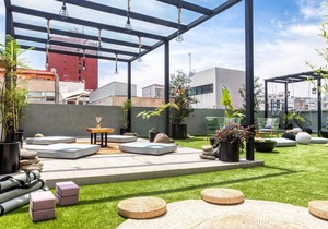 Hip & Cozy Apt w/ 3BR | 2 Crazy Rooftops +Gym+B/Center