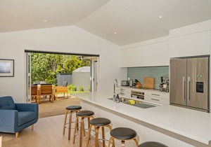 Hot Water Bach - Hot Water Beach Holiday Home