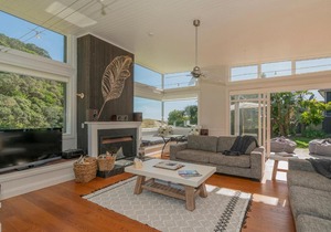 Hot Water Escape - Hot Water Beach Holiday Home