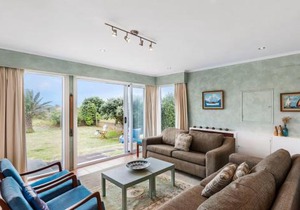 La Casa de la Playa - Beachfront Waikanae Home