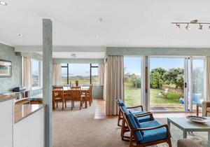 La Casa de la Playa - Beachfront Waikanae Home