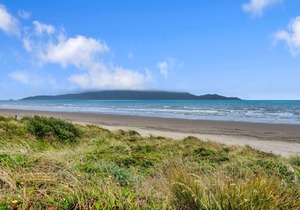 La Casa de la Playa - Beachfront Waikanae Holiday Home, WAIKANAE BEACH