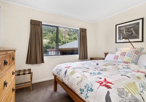 Lakeside Escape - Lake Tarawera Holiday Home, HAMURANA