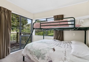 Lakeside Escape - Lake Tarawera Holiday Home, HAMURANA