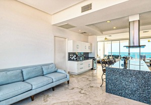Luna Blanca 1201 – Beachfront Bliss Above the Waves