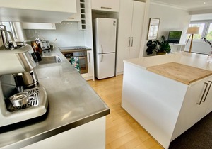 Sky Blue Sanders! Seaview + 2 min walk to Takapuna Beach!