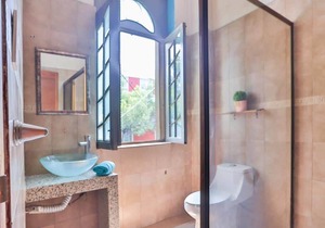Urban Comfort in La Roma: Private Room 203