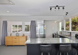 VIEWS ON WAKEMAN - ACACIA BAY HOLIDAY HOME in Acacia Bay