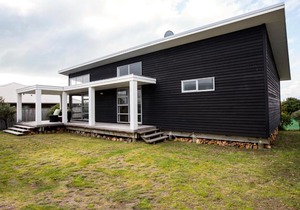 Waikanae Retreat - Waikanae Beach Holiday Home