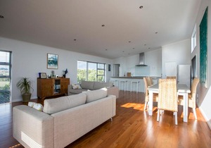 Waikanae Retreat - Waikanae Beach Holiday Home