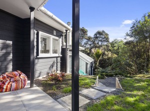 Tree Hideaway Sandspit Holiday | Snells Beach