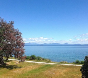 Relax Lakeside Bay Holiday 
