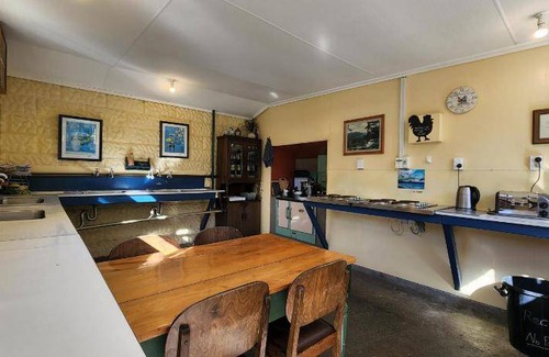 Manapouri Hostel | 100 m² Hostel ∙ 4 bedrooms ∙ 8 guests