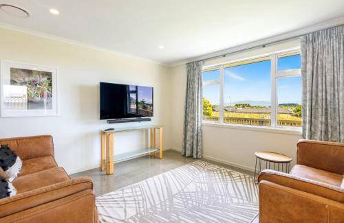 Waikanae House | 105 m² House ∙ 2 bedrooms ∙ 4 guests