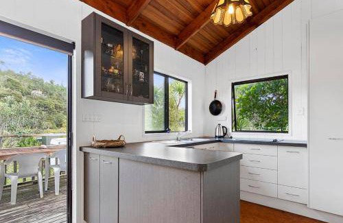 Cooks Beach House | 105 m² House ∙ 2 bedrooms ∙ 4 guests