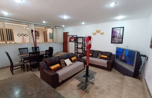 Toluca City-Centre House | 240 m² House ∙ 3 bedrooms ∙ 10 guests