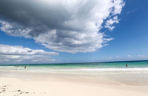 Playa Paraiso House | Beach Front King Size Cabaña Concha