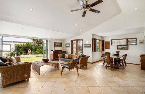 Onetangi Apartment | Beachfront on Waiheke