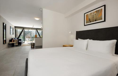 Zona Rosa Apartment | Berna 14 by Wynwood House