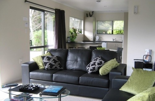 Whangarei Cottage | BIRCHGROVE COTTAGES - 1 BEDROOM COTTAGE