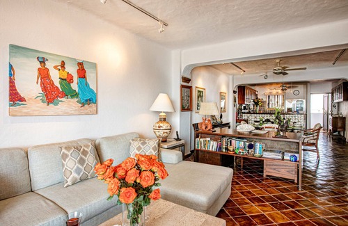 Emiliano Zapata Condo | Check out the new bathrooms in this Ocean Front Condo # 409 with Roof top Pool