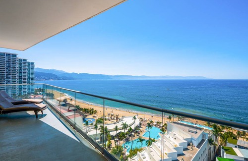North Hotel Zone Condo | Condo ∙ 3 bedrooms ∙ 10 guests