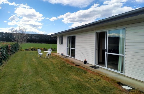Darfield Cottage | Cosy comfortable, peaceful retreat, 30 mins from Christchurch Airport