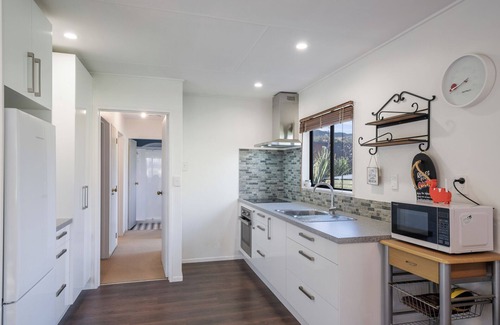 Raumati South House | Dale Sanctuary - Raumati South Holiday Home