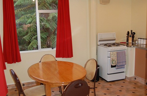 New Plymouth Hostel | Egmont Eco Leisure Park - Hostel
