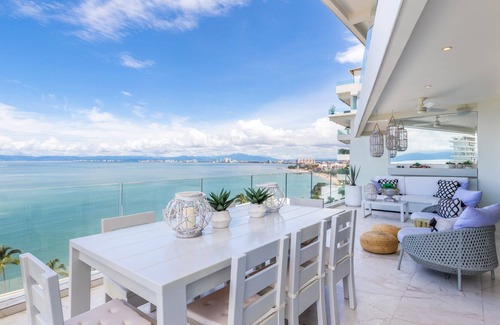 South Shore Hotel Area Apartment | Fabulous Oceanfront 3BR 3BA Condo with Resort amenities - 5min from Downtown