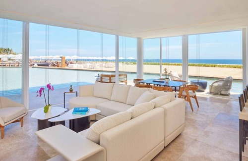 Zona Hotelera House | Family-friendly Villa with Rooftop Living Space & Pool! Near Hotelera Beach