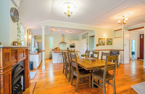 Dairy Flat House | Horse Club Owner's Secret Garden with 3 Bedrooms