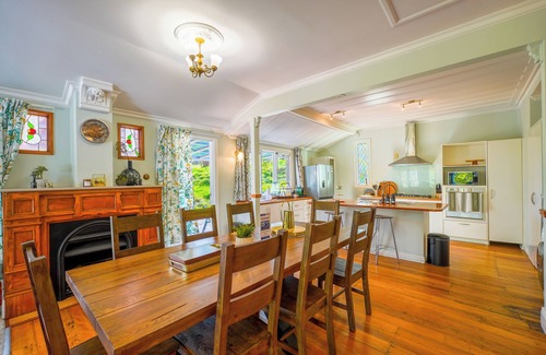 Dairy Flat House | Horse Club Owner's Secret Garden with 3 Bedrooms