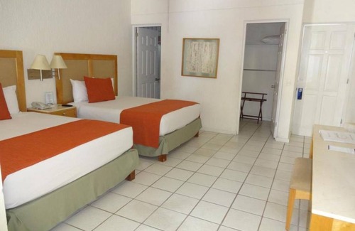 Campo de Golf Fonatur Hotel | Hotel ∙ Magnificent 1BR Condo Steps to Las Palmas Park