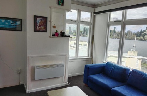 Queenstown Hostel | Lakeside Backpackers