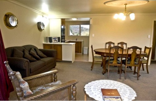 Otorohanga Cabin | Lodge ∙ 1 bedroom ∙ 6 guests