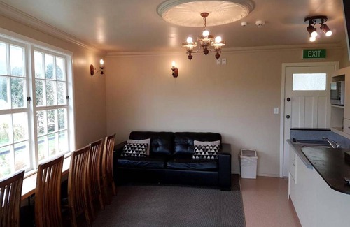 Otorohanga Cabin | Lodge ∙ 1 bedroom ∙ 5 guests