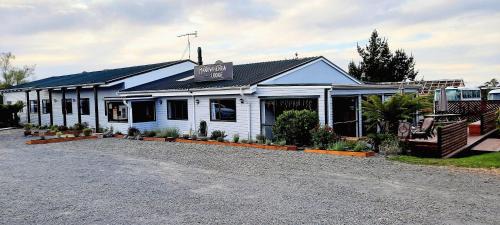 National Park Village Hostel | Manowhenua Lodge