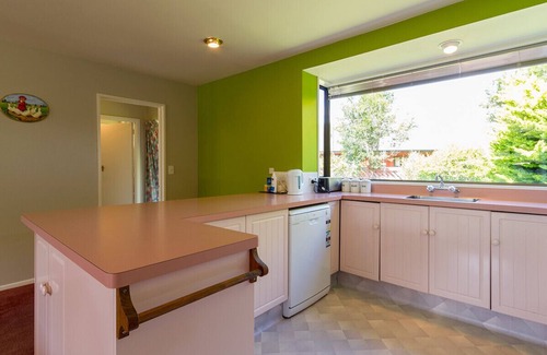 Wanaka Cottage | Mill House - Wanaka Holiday Home