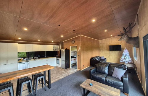Collingwood House | Modern Comfort in Collingwood - Brand New Holiday Home