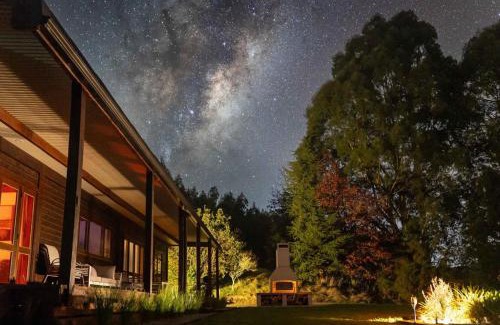 Kinloch House | Muirs Reef Lodge Kinloch holiday home Lake Taupo