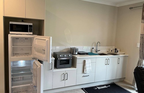Pukekohe Apartment | New two B/room house attached to house